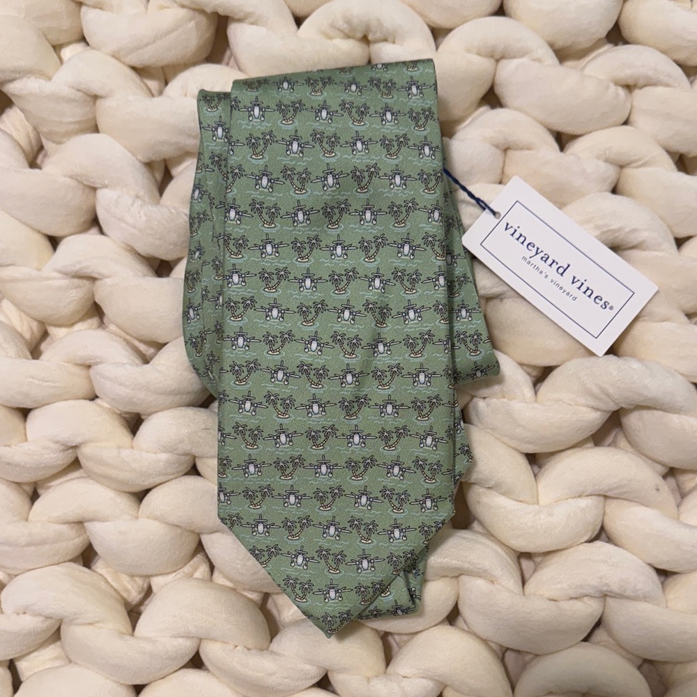 Vineyard Vines Men's Tie in Green with Pattern